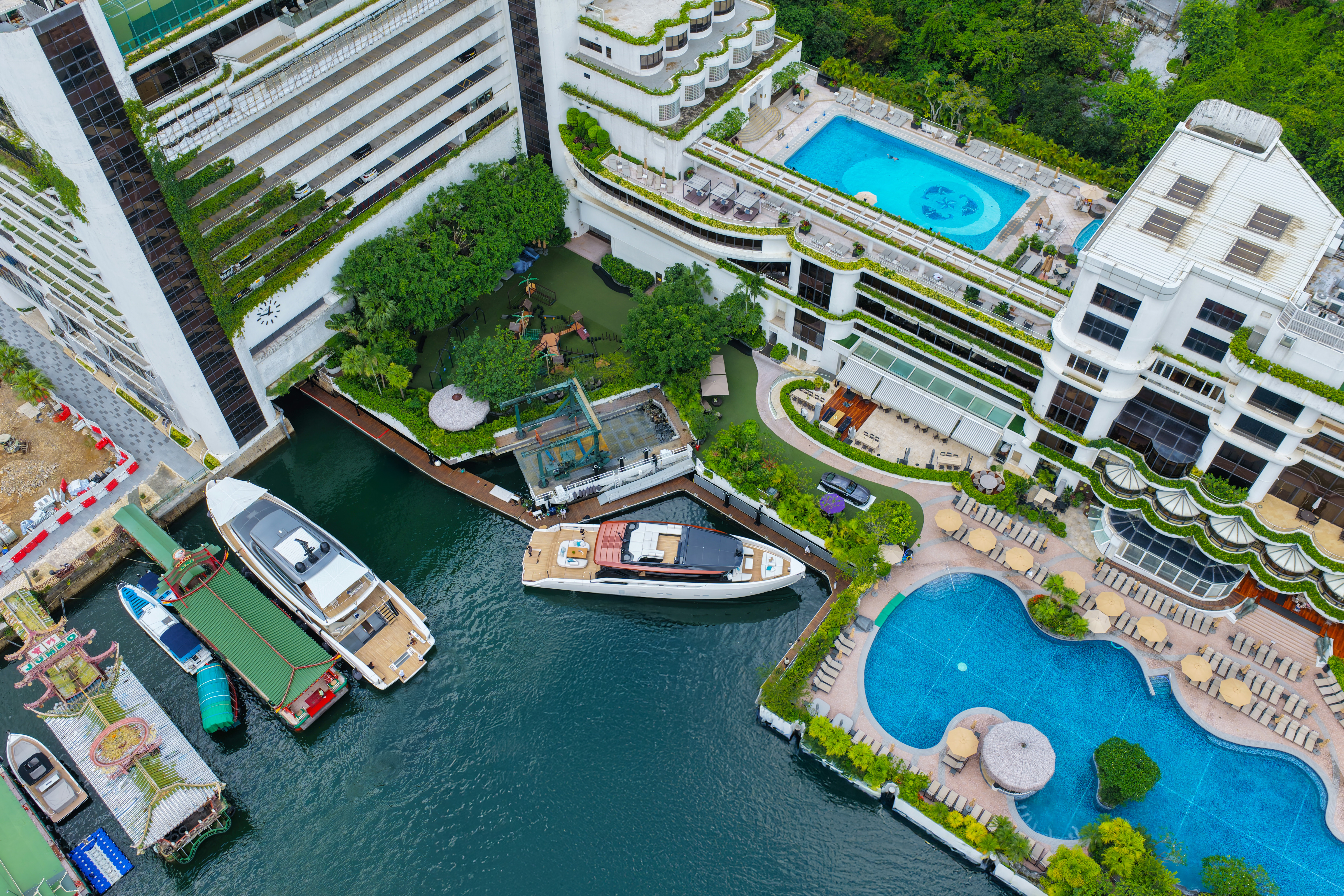 Sanlorenzo SP92 and SX100 in Hong Kong